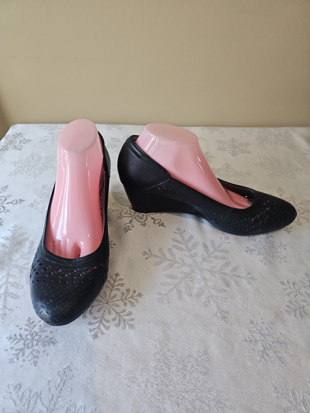 Hush Puppies Leather Upper Black Perforated Wedge Pumps Sz 11